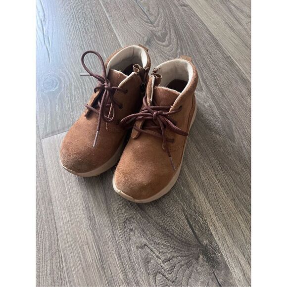 Ugg Canoe III Weather Kids shoes size 12 - Picture 1 of 11